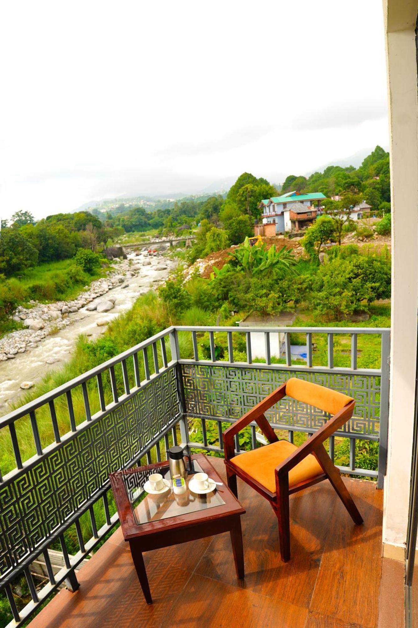 Aachman River And Valley View Resort Dharamshala - A Riverside Resort With Balcony View Exterior foto