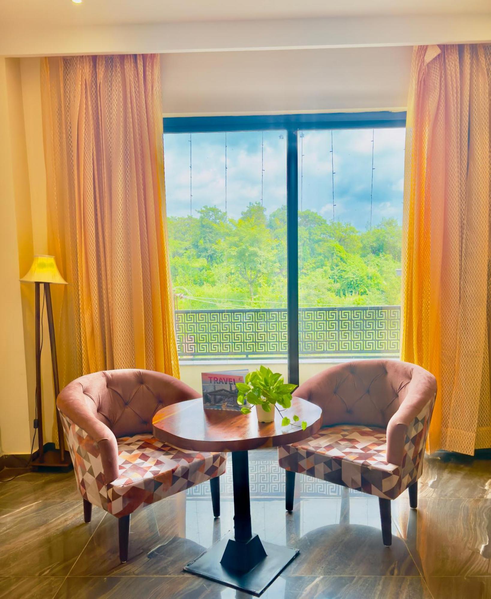 Aachman River And Valley View Resort Dharamshala - A Riverside Resort With Balcony View Exterior foto